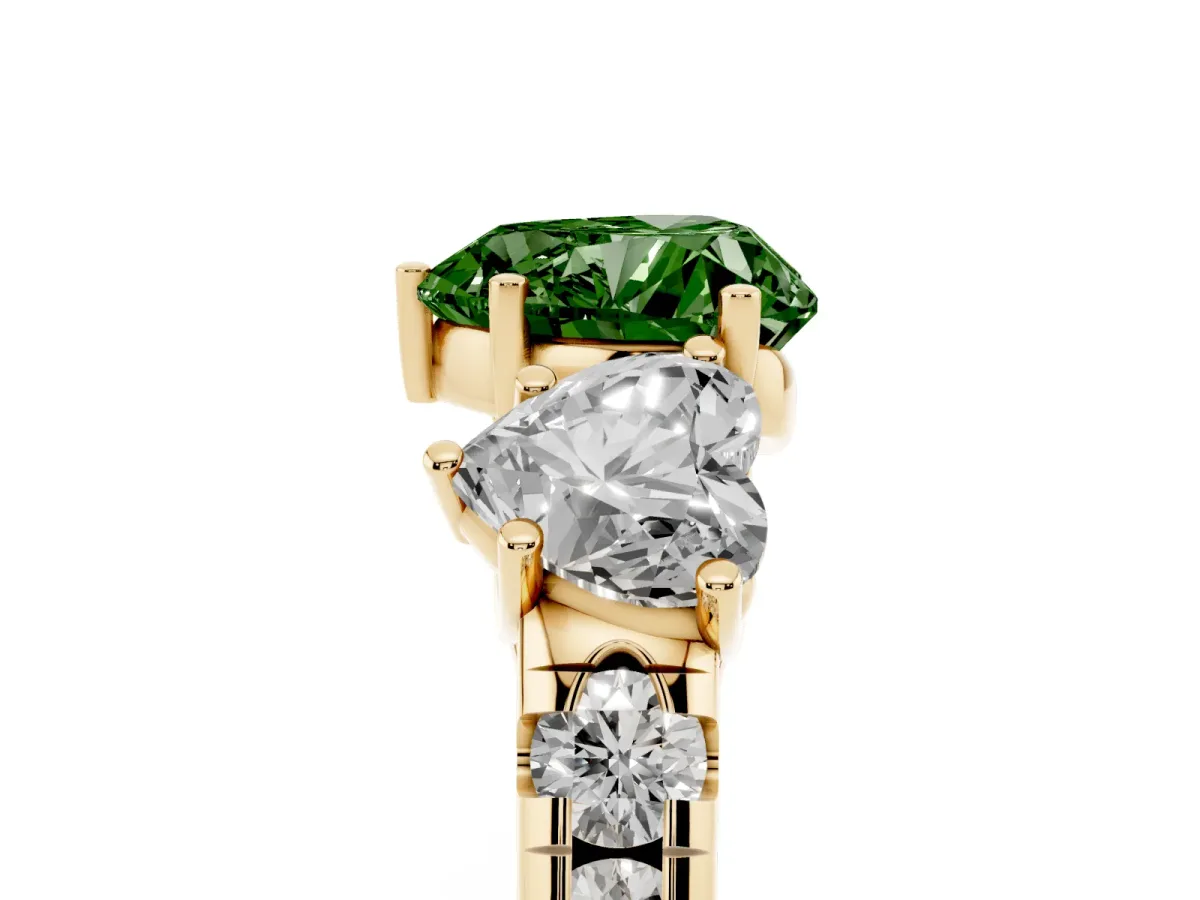 Fancy Green Three-Stone Heart Cut Diamond Pavé Band with Prong Setting Yellow gold