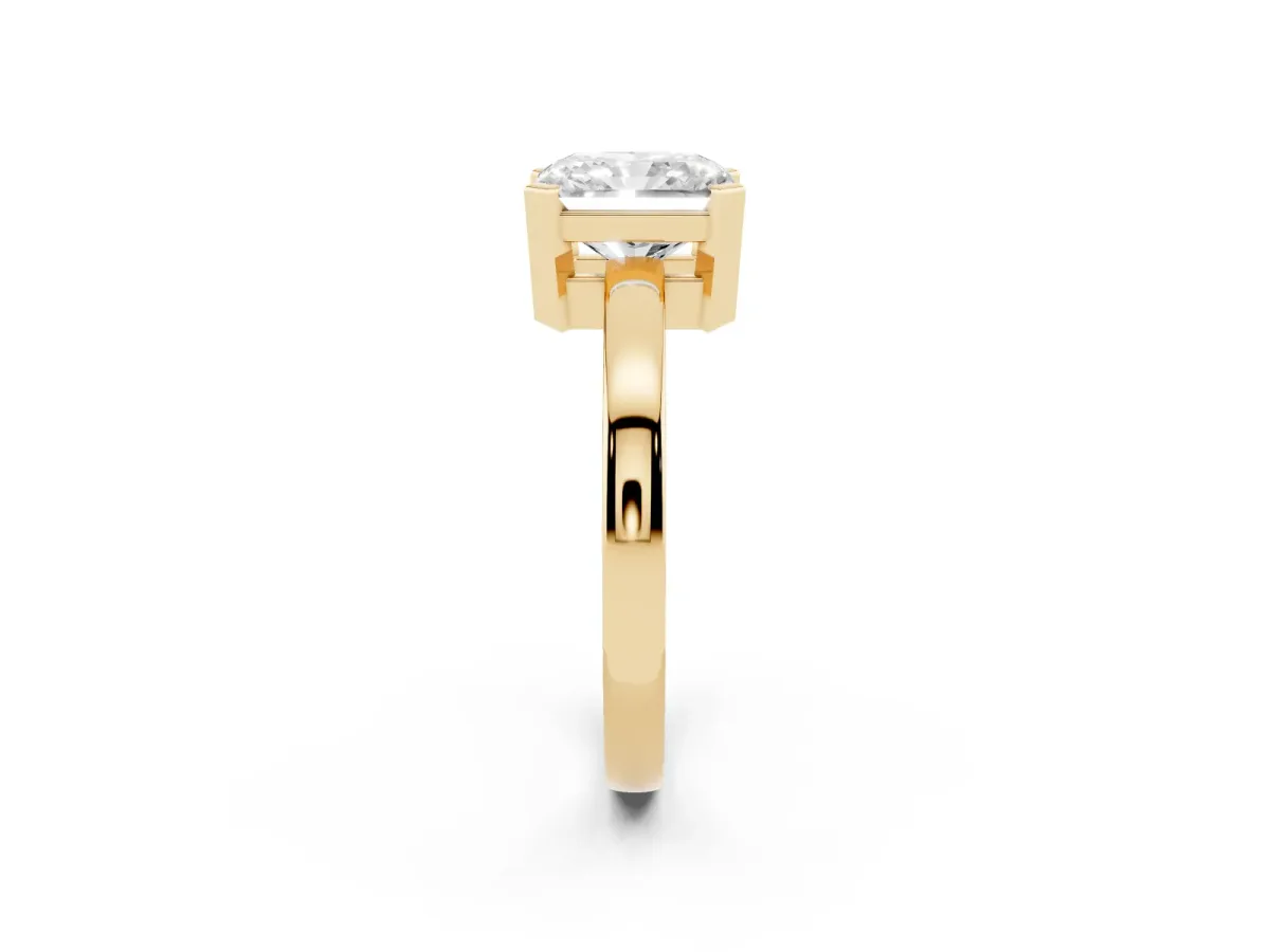 Radiant Cut Cut Solitaire Ring with Four-Prong Setting and Classic Band Yellow gold