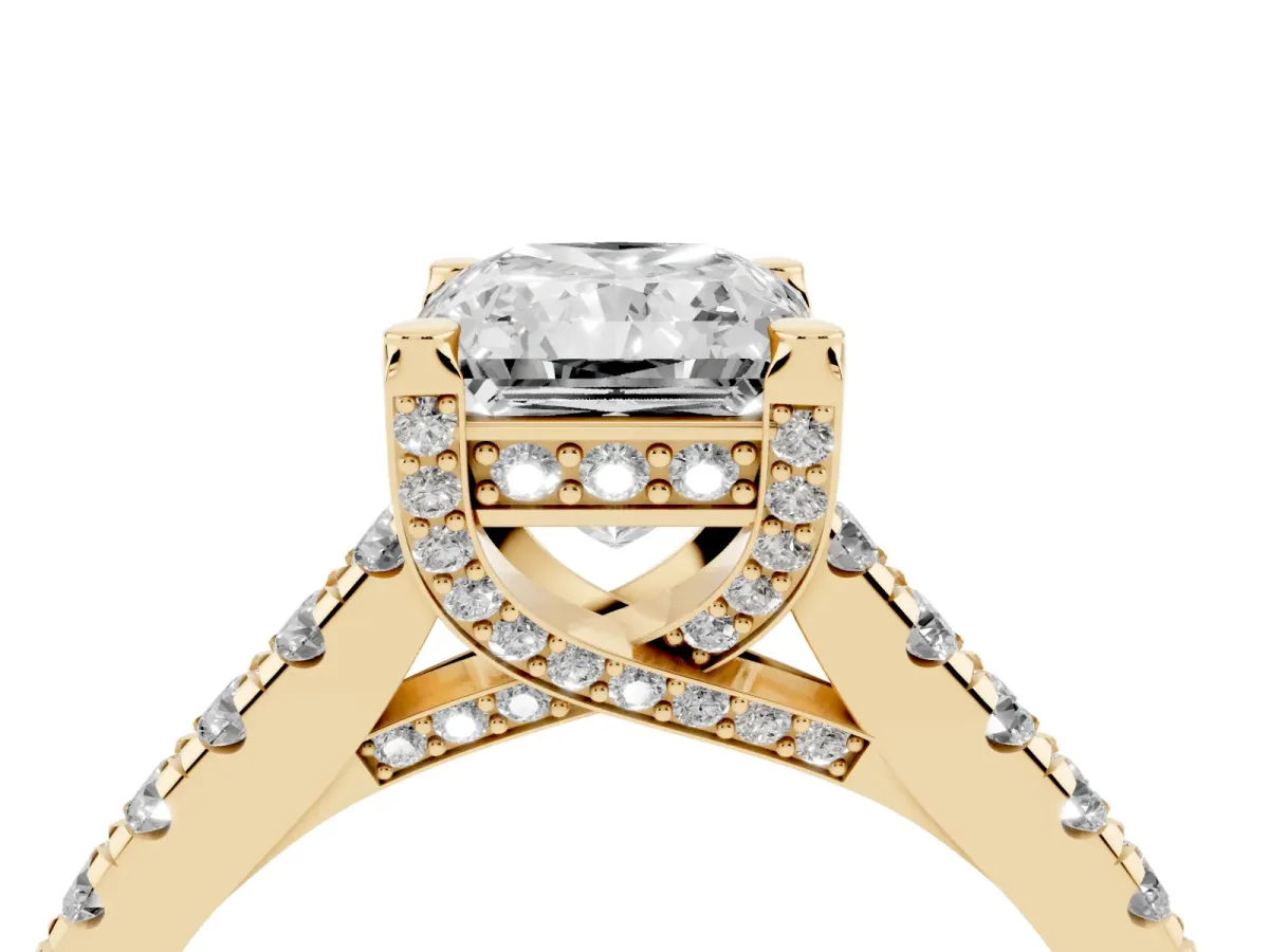 Radiant Cut Brilliant Diamond Solitaire with Pavé Band and Four-Prong Setting Yellow gold