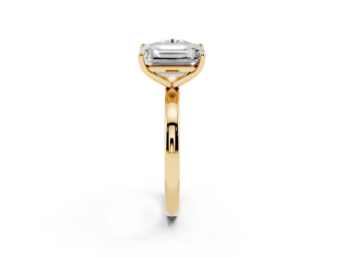 Round Cut and Emerald Cut Toi Moi Ring with Prong Setting Yellow gold