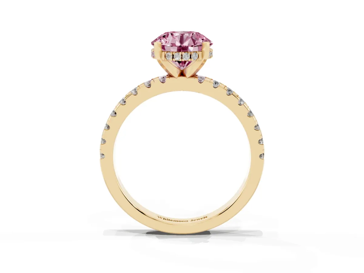 Fancy Pink Round Cut Diamond Solitaire Ring with Round Pavé Band and Four-Prong Setting Yellow gold