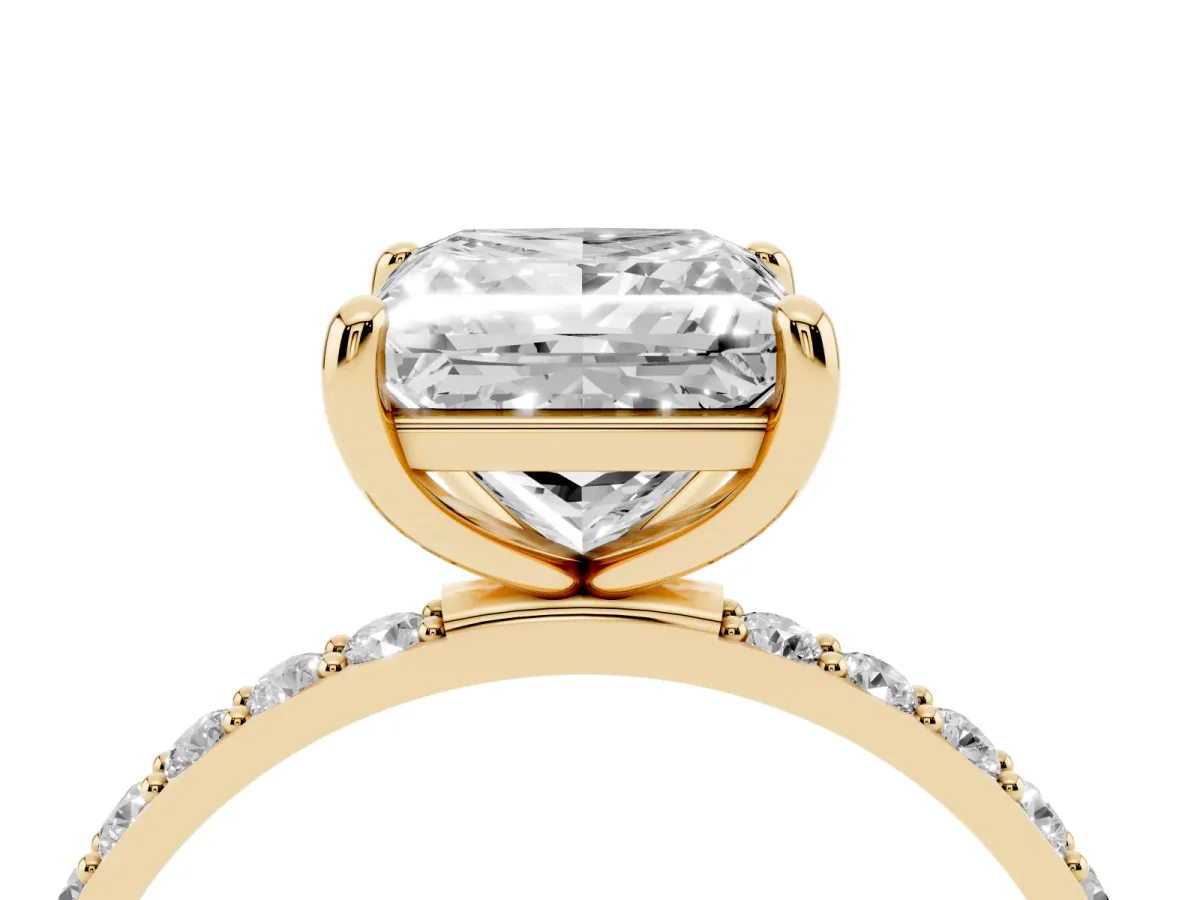 Princess Cut Diamond Solitaire Ring with Round Pavé Band and Prong Setting Yellow gold