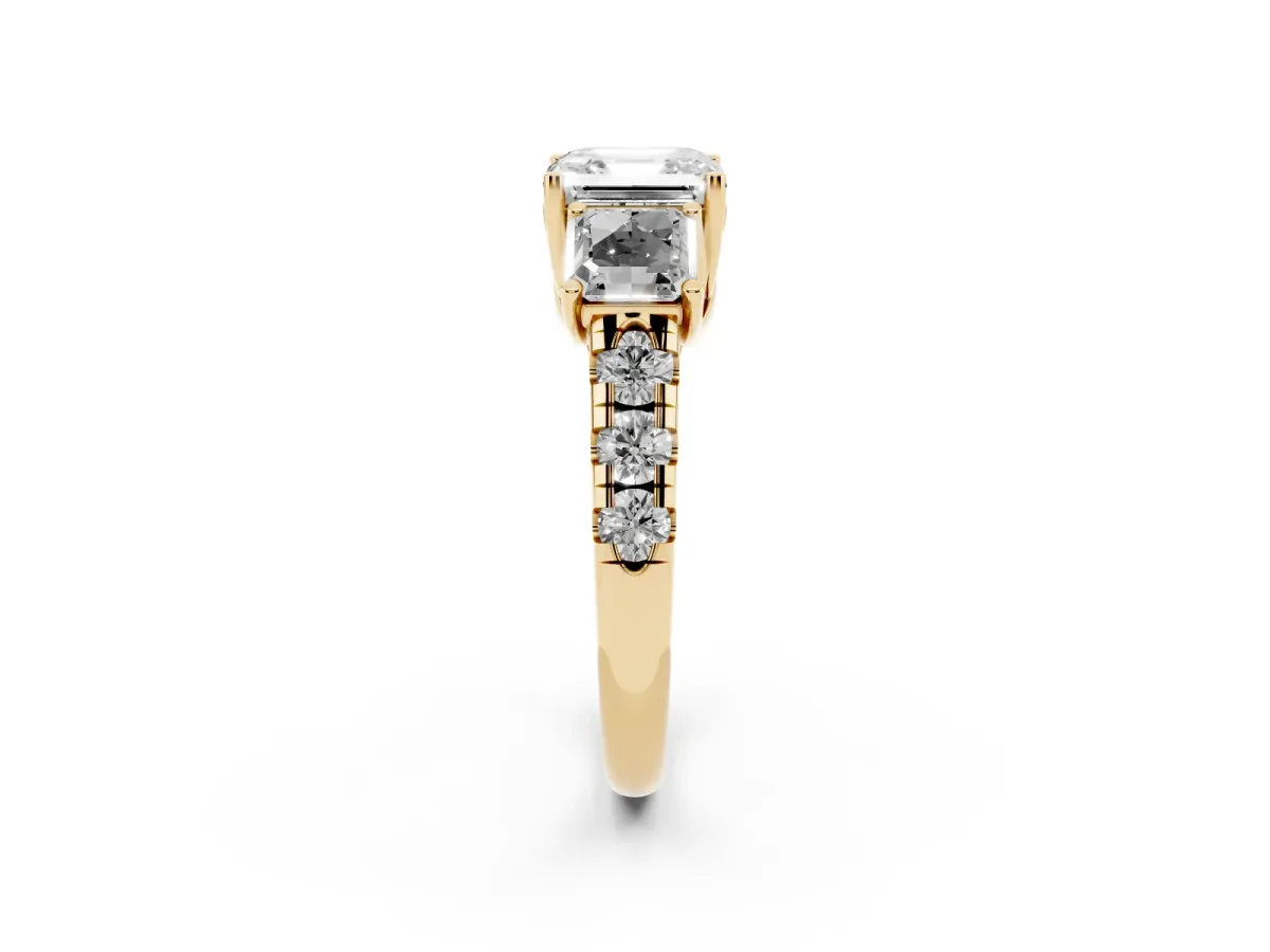 Three-Stone Asscher Cut Diamond Pavé Band with Prong Setting Yellow gold