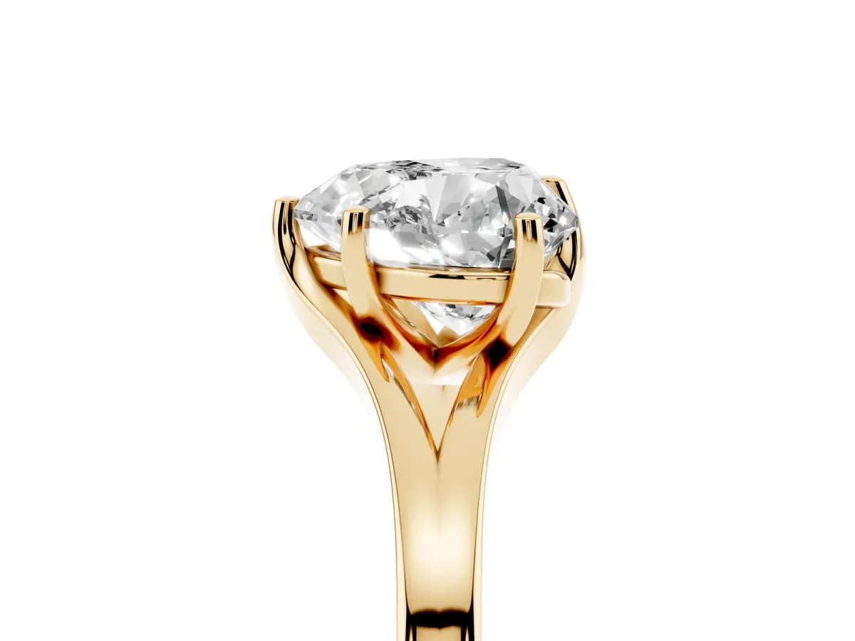 Heart Cut Solitaire Diamond Ring with Six-Prong Setting and Tapered Band Yellow gold