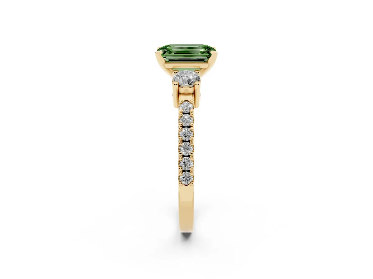 Fancy Green Emerald Cut Three-Stone Diamond Pavé Band with Prong Setting Yellow gold
