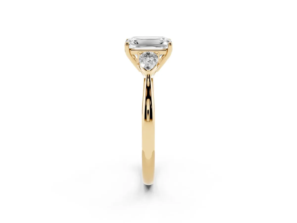 Three-Stone Emerald Cut Brilliant Diamond Solitaire Ring with Tapered Band and Four-Prong Setting Yellow gold