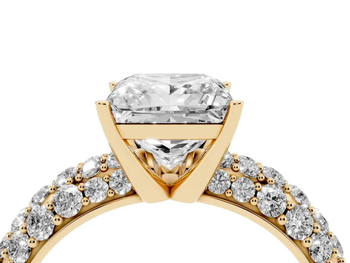 Princess Cut Diamond Pavé Band Solitaire Ring with Four-Prong Setting Yellow gold