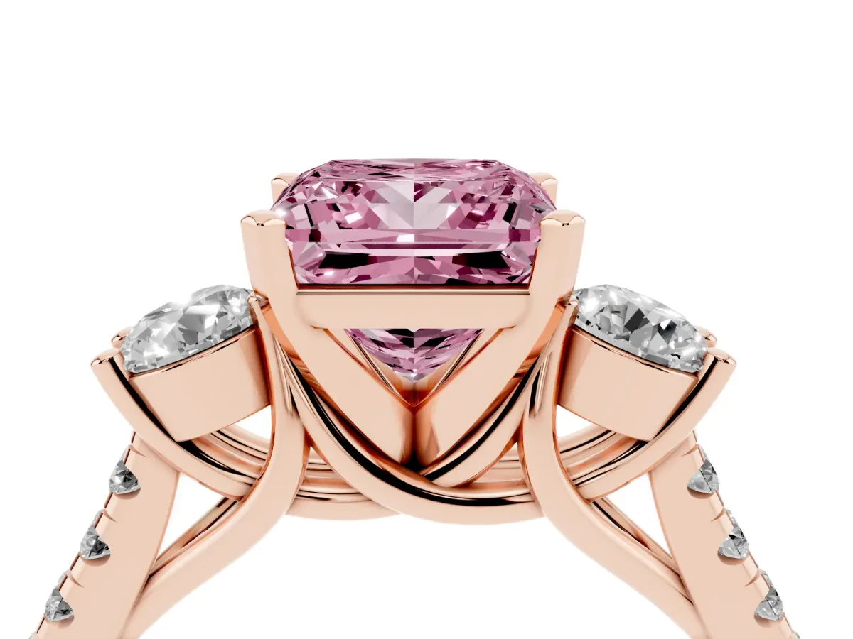Fancy Pink Three-Stone Princess Cut Diamond Pavé Band with Four-Prong Setting Rose gold