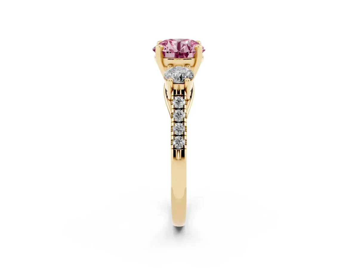 Fancy Pink Three-Stone Round Cut Diamond Pavé Band with Four-Prong Setting Yellow gold