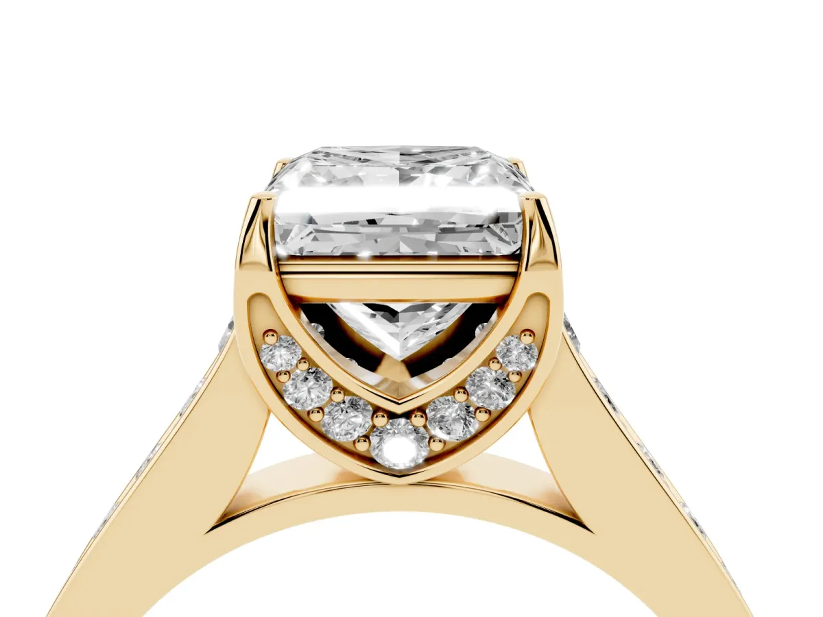 Princess Cut Brilliant Cut Diamond Engagement Ring with Pavé Band and Four-Prong Setting Yellow gold
