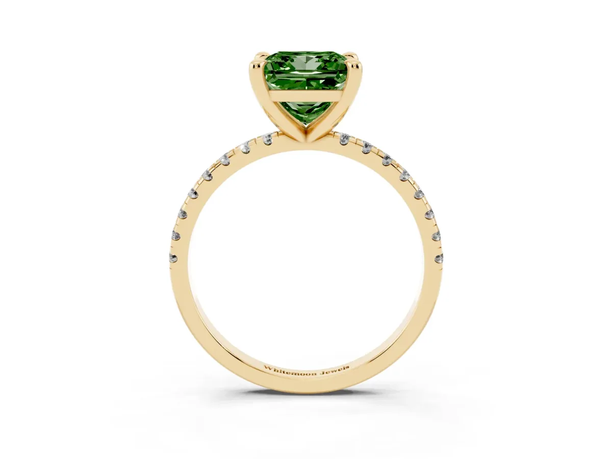 Fancy Green Princess Cut Diamond Brilliant Solitaire Ring with Pavé Band and Four-Prong Setting Yellow gold