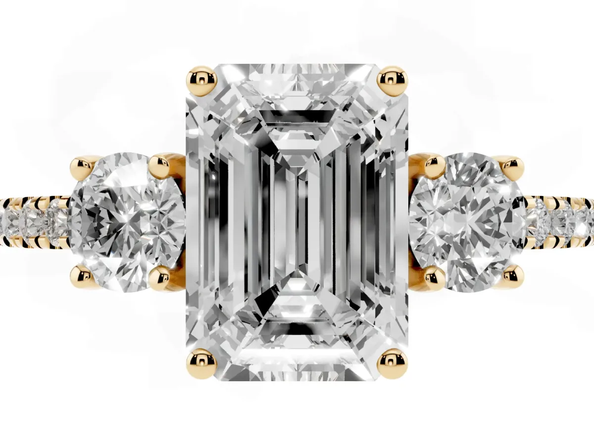 Three-Stone Emerald Cut Cut Diamond Pavé Band with Prong Setting Yellow gold