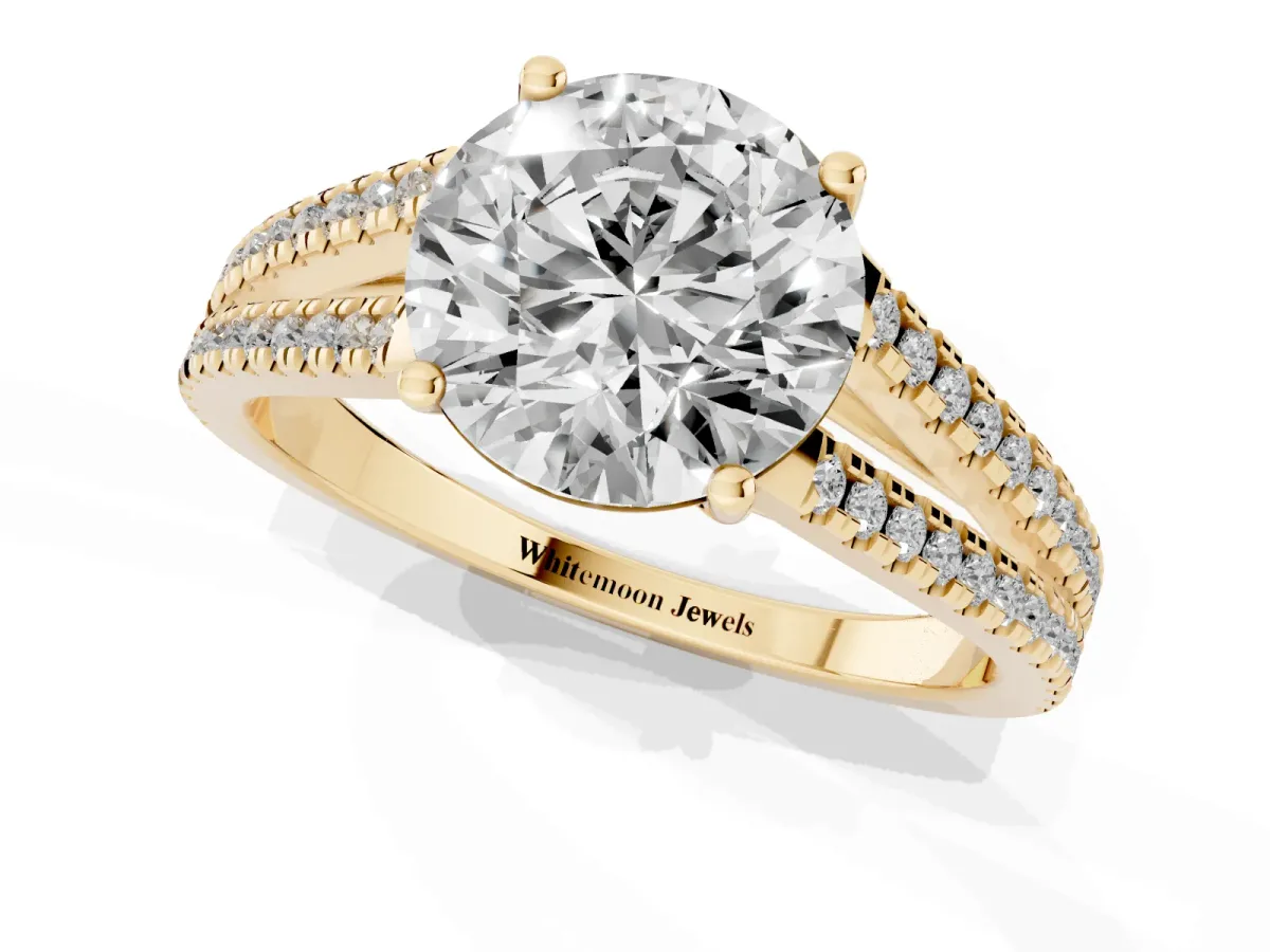 Round Cut Diamond Solitaire Engagement Ring with Split Shank Pavé Band Yellow gold