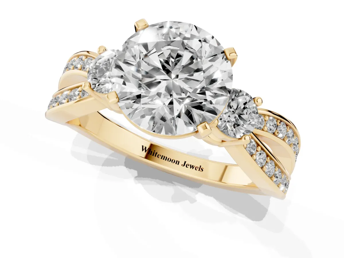 Three-Stone Round Cut Cut Diamond Twist Band with Prong Setting Yellow gold
