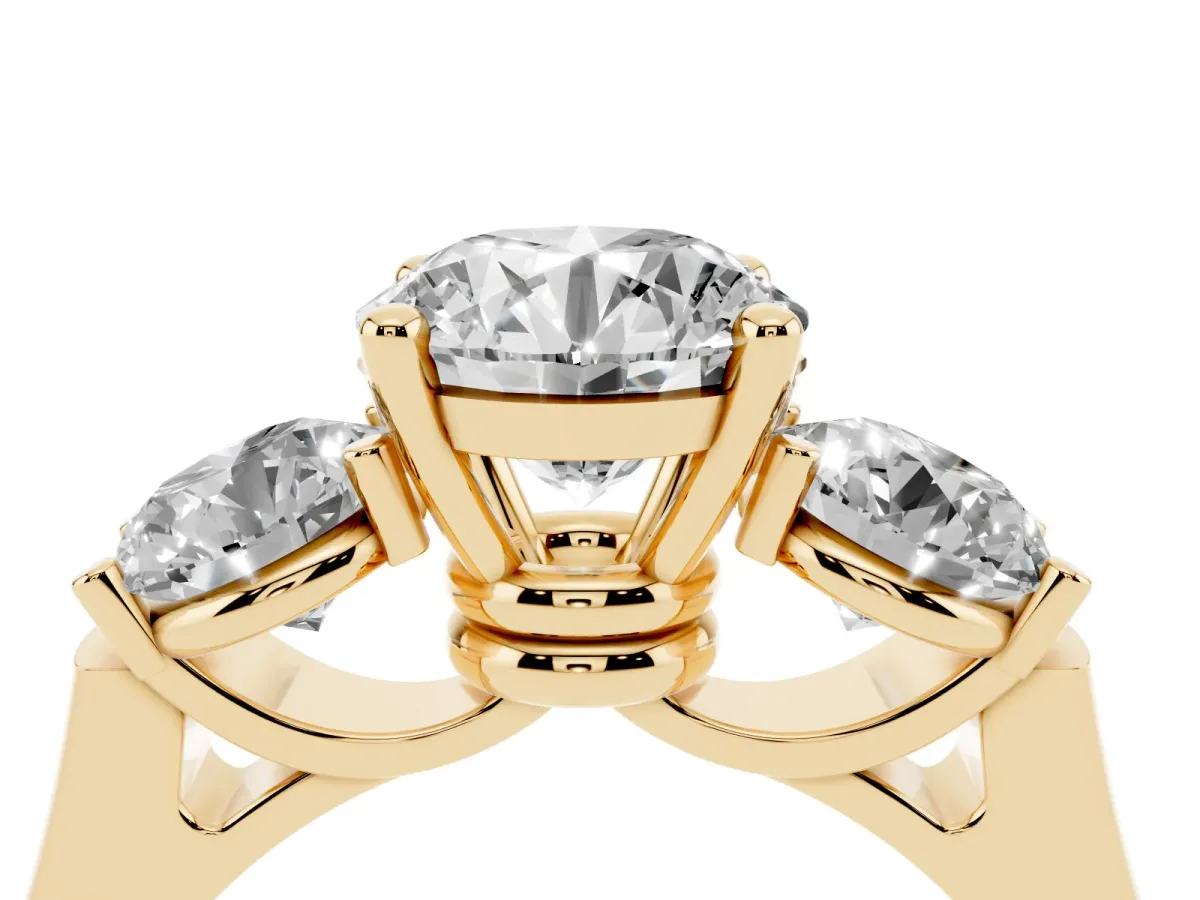 Three-Stone Round Cut Brilliant Diamond Trellis Ring with Comfort Fit Band Yellow gold
