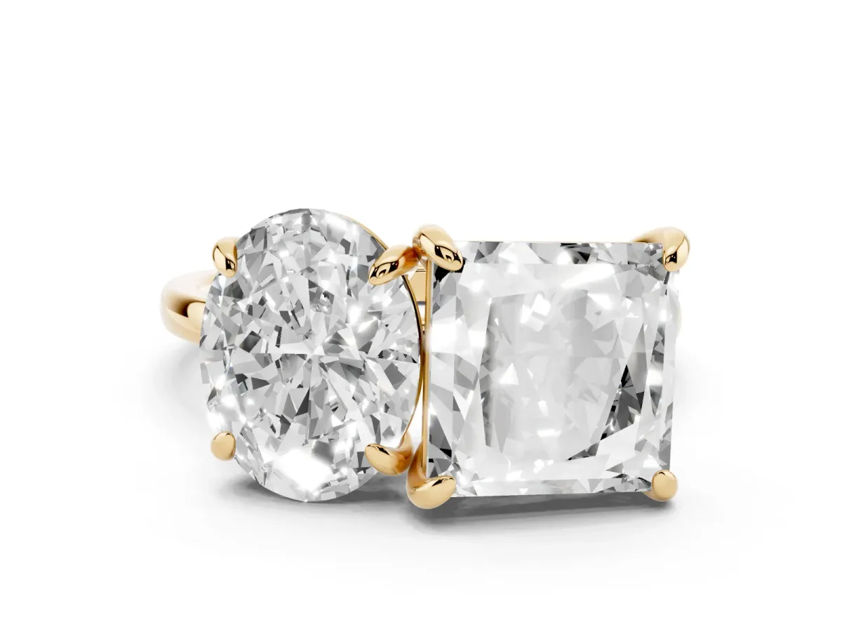 Oval and Princess Toi Moi Ring with Prong Setting and Plain Band Yellow gold