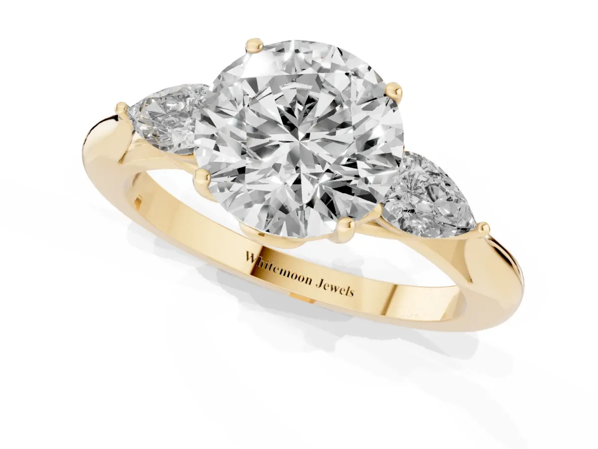 Three-Stone Round Cut Brilliant Diamond Solitaire Ring with Tapered Band and Four-Prong Setting Yellow gold