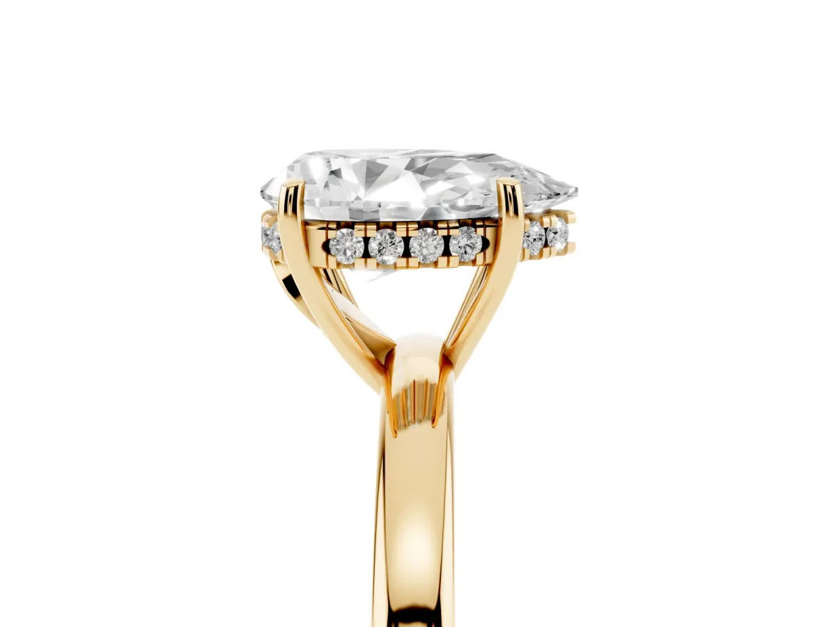 Pear Cut Solitaire Diamond Ring with Prong Setting and Plain Band Yellow gold