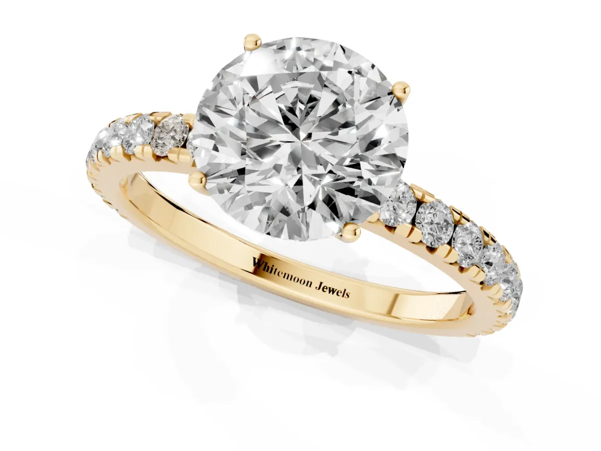 Round Cut Diamond Pavé Solitaire Engagement Ring with Four-Prong Setting Yellow gold