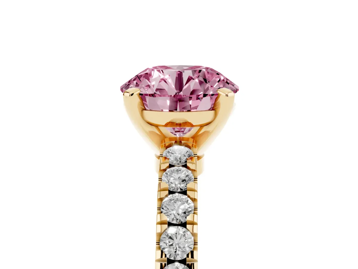 Fancy Pink Round Cut Solitaire Diamond with Pavé Band and Four-Prong Setting Yellow gold
