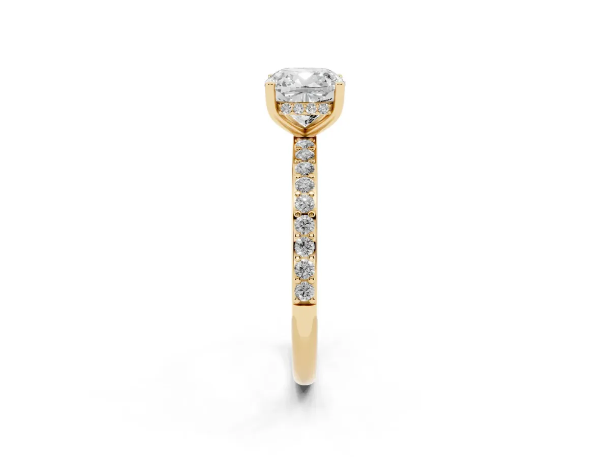 Cushion Cut Cut Diamond Pavé Band Ring with Four-Prong Setting Yellow gold