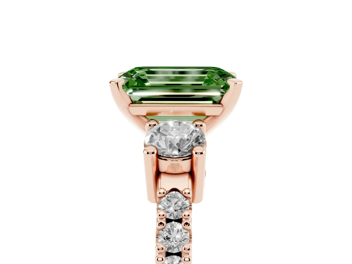 Fancy Green Emerald Cut Three-Stone Diamond Pavé Band with Prong Setting Rose gold
