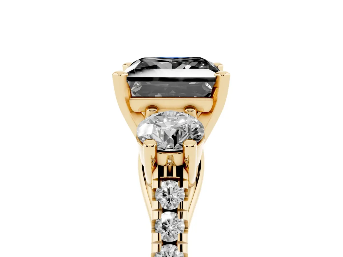 Fancy Black Three-Stone Princess Cut Diamond Pavé Band with Four-Prong Setting Yellow gold