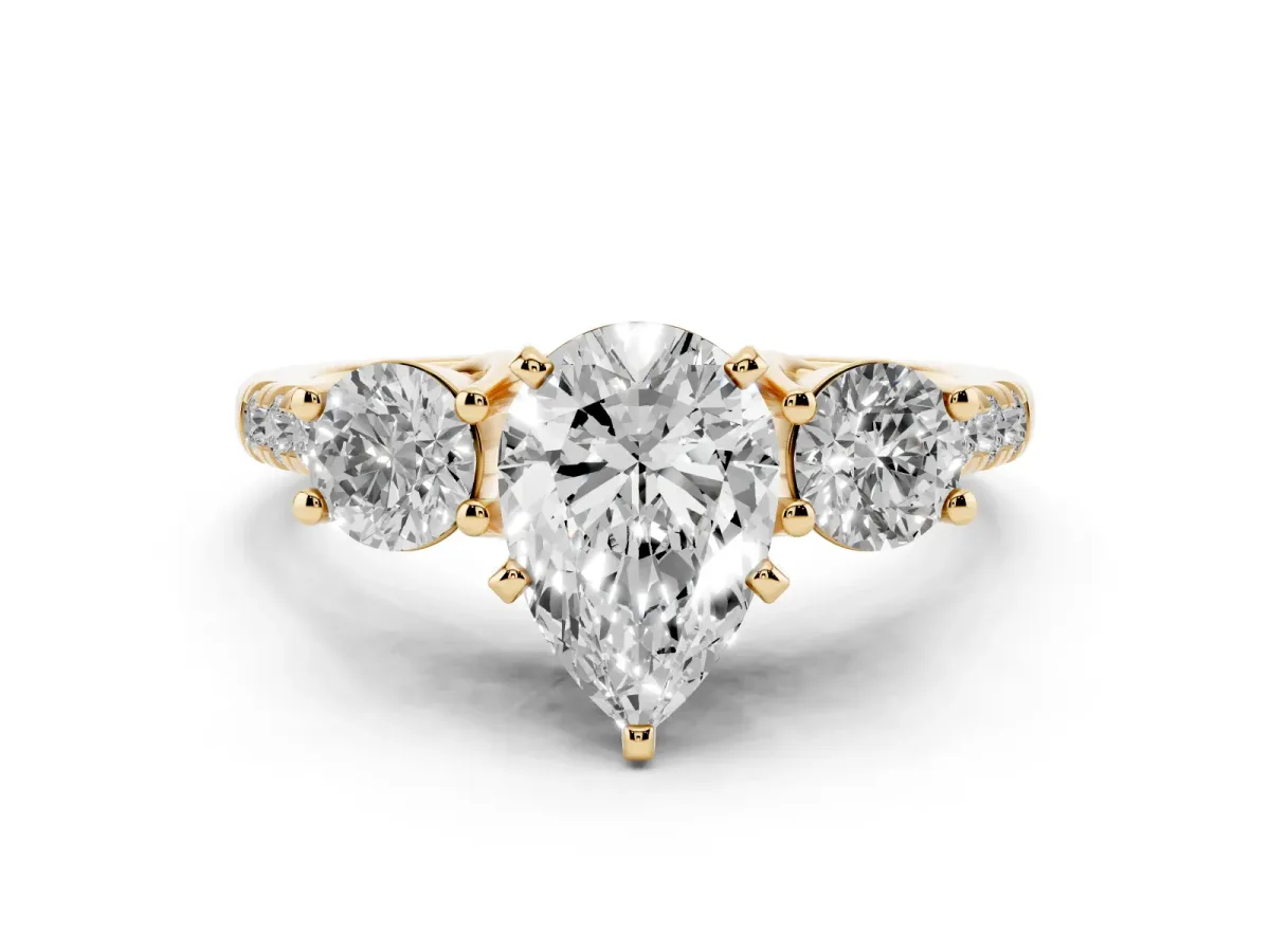 Three-Stone Pear Cut Diamond Pavé Band with Four-Prong Setting Yellow gold