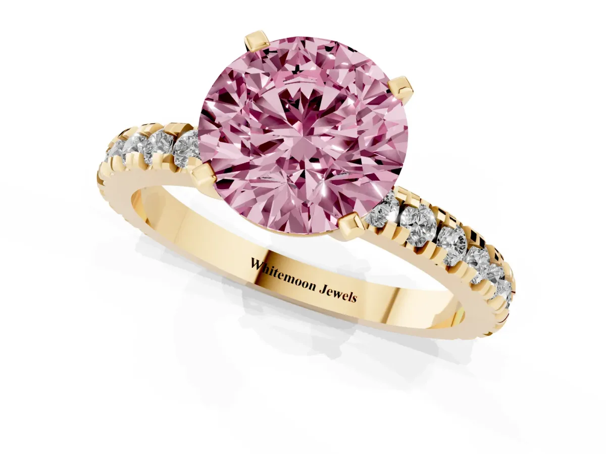 Fancy Pink Round Cut Diamond Pavé Band Solitaire with Four-Prong Setting Yellow gold