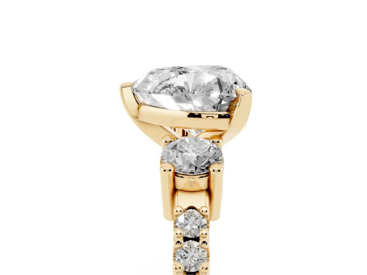 Heart Cut Three-Stone Diamond Pavé Band with Prong Setting Yellow gold