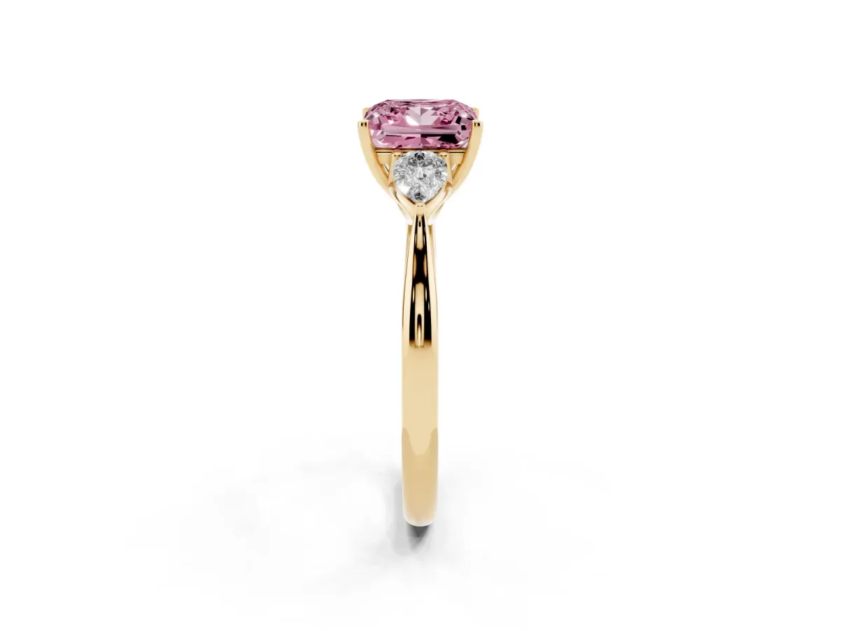 Fancy Pink Three-Stone Princess Cut Brilliant Diamond Solitaire Ring with Tapered Band and Four-Prong Setting Yellow gold