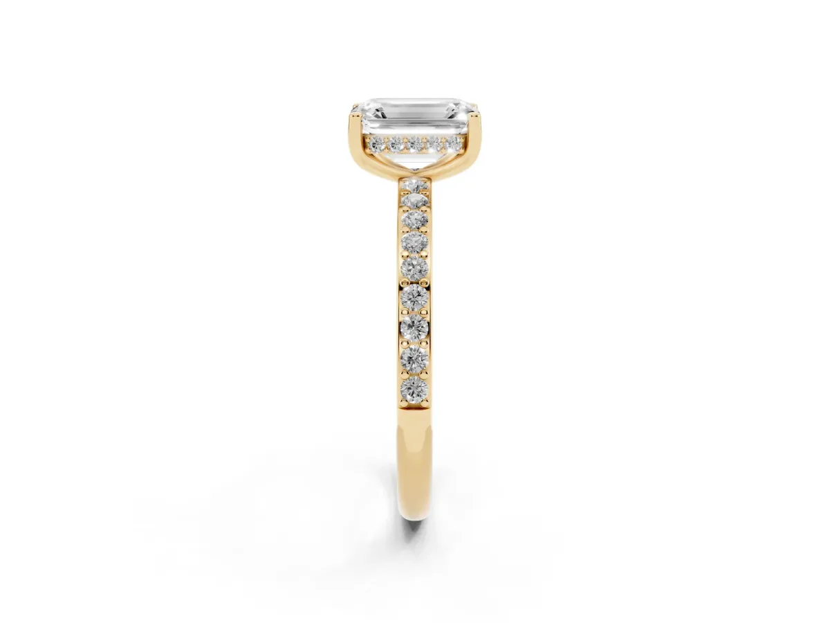 Emerald Cut Cut Diamond Pavé Band Ring with Four-Prong Setting Yellow gold