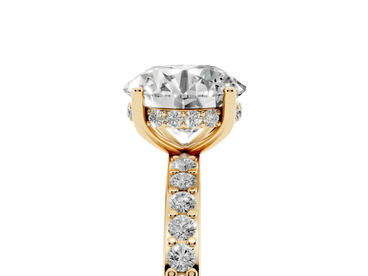 Round Cut Cut Diamond Pavé Band Ring with Four-Prong Setting Yellow gold