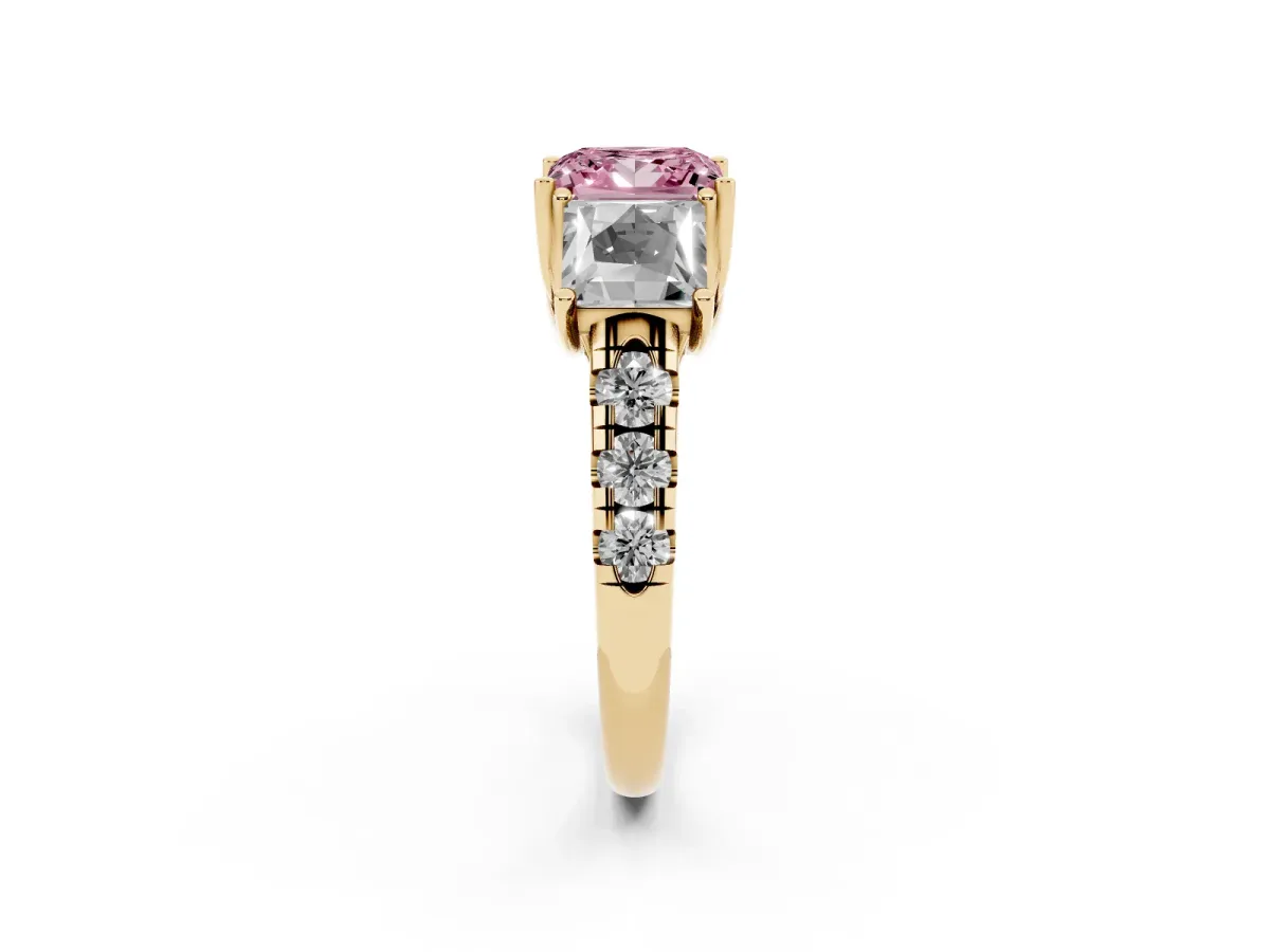 Fancy Pink Three-Stone Princess Cut Diamond Pavé Band with Prong Setting Yellow gold