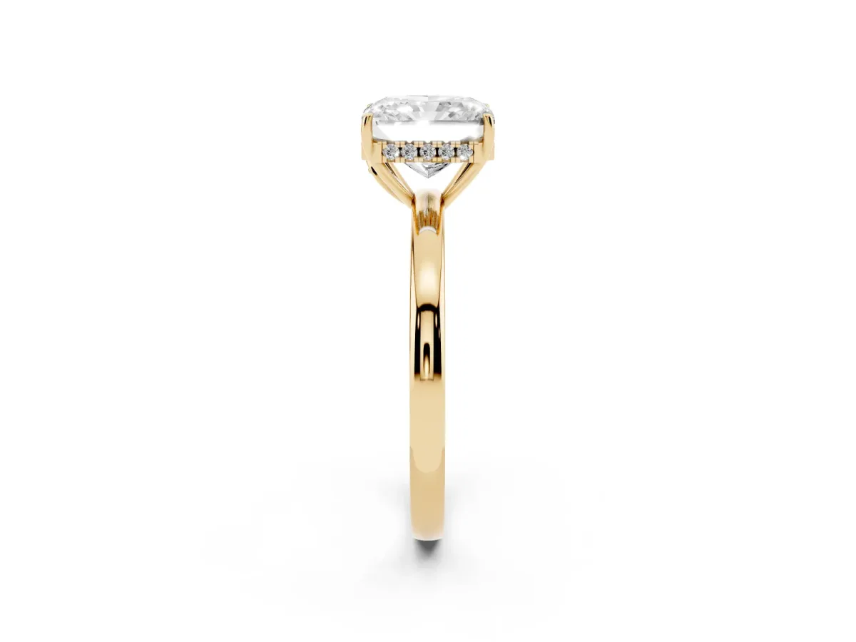 Radiant Cut Solitaire Diamond Ring with Prong Setting and Plain Band Yellow gold