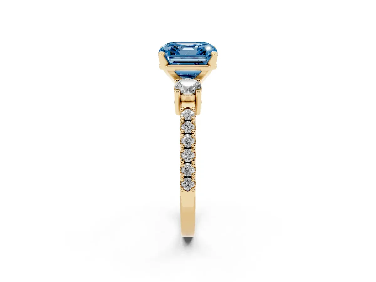 Fancy Blue Asscher Cut Three-Stone Diamond Pavé Band with Prong Setting Yellow gold