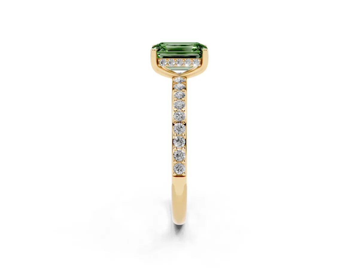 Fancy Green Emerald Cut Cut Diamond Pavé Band Ring with Four-Prong Setting Yellow gold