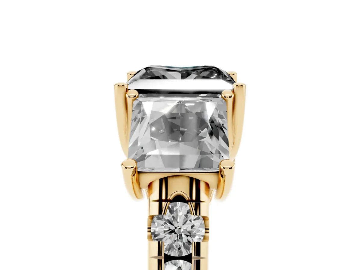 Fancy Black Three-Stone Princess Cut Diamond Pavé Band with Prong Setting Yellow gold