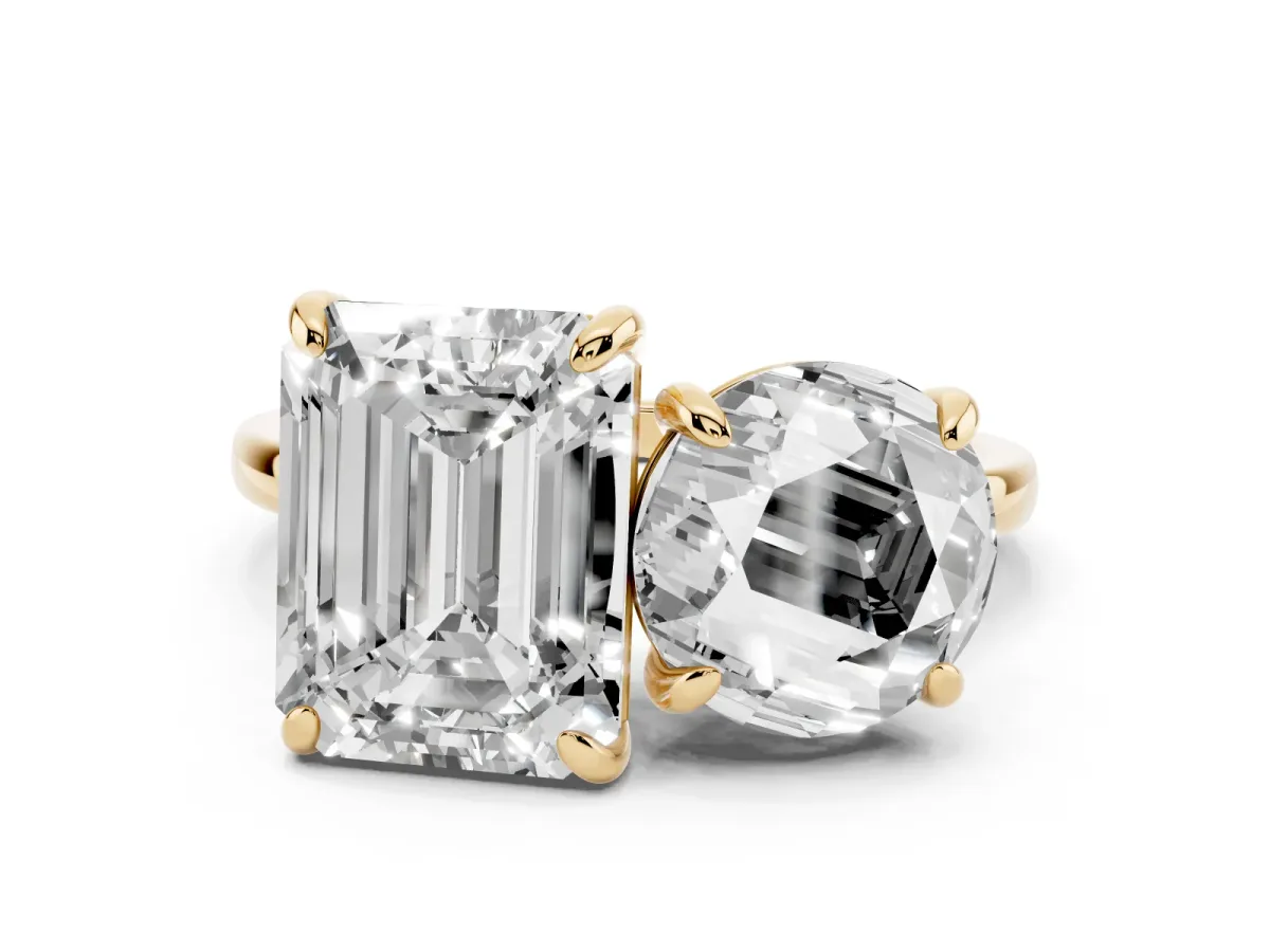 Round and Emerald Toi Moi Ring with Prong Setting and Plain Band Yellow gold