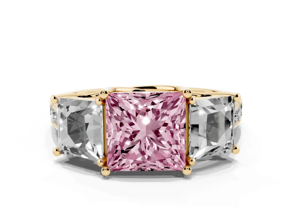 Fancy Pink Three-Stone Princess Cut Diamond Pavé Band with Prong Setting Yellow gold