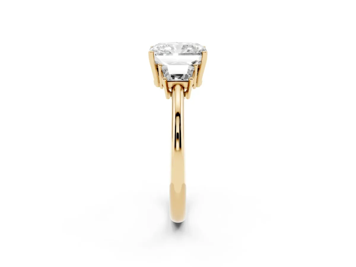 Radiant Cut Diamond Three-Stone Ring with Trapezoid Side Stones and Prong Setting Yellow gold