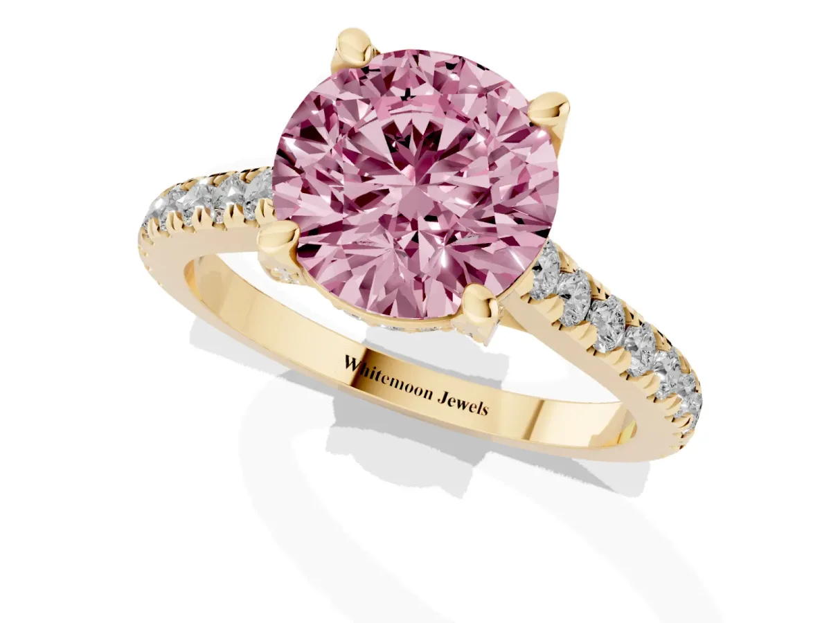 Fancy Pink Round Cut Brilliant Diamond Solitaire with Pavé Band and Four-Prong Setting Yellow gold