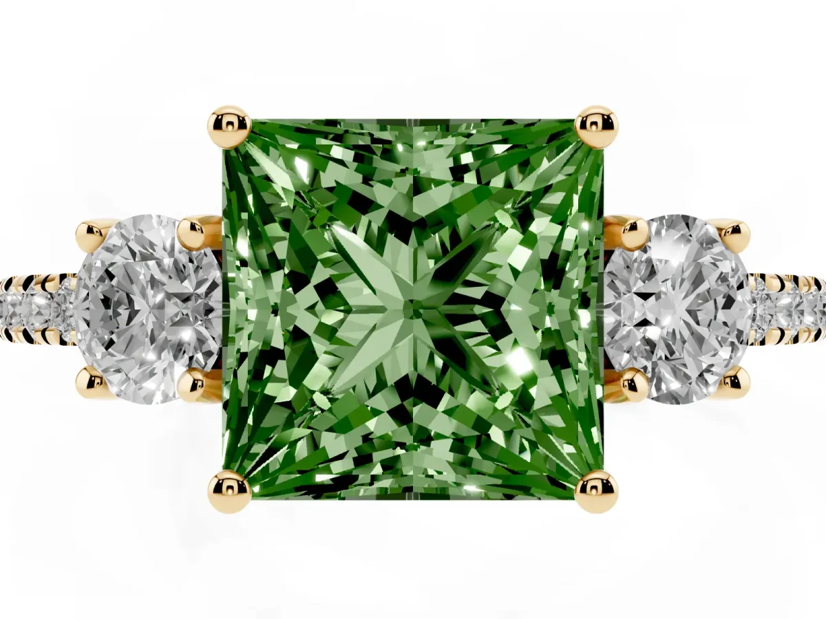 Fancy Green Three-Stone Princess Cut Cut Diamond Pavé Band with Prong Setting Yellow gold