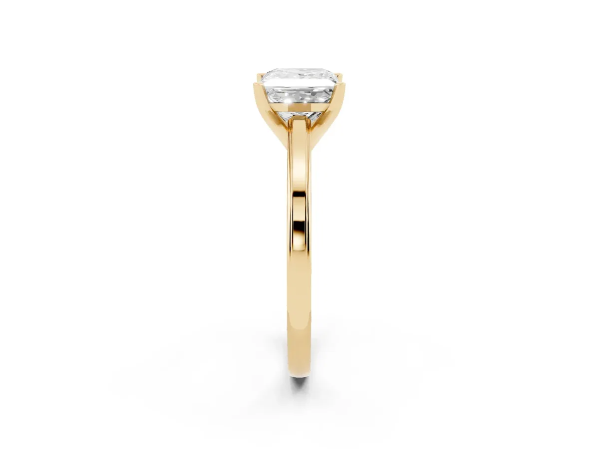 Princess Cut Solitaire Diamond Ring with Four-Prong Setting and Classic Band Yellow gold