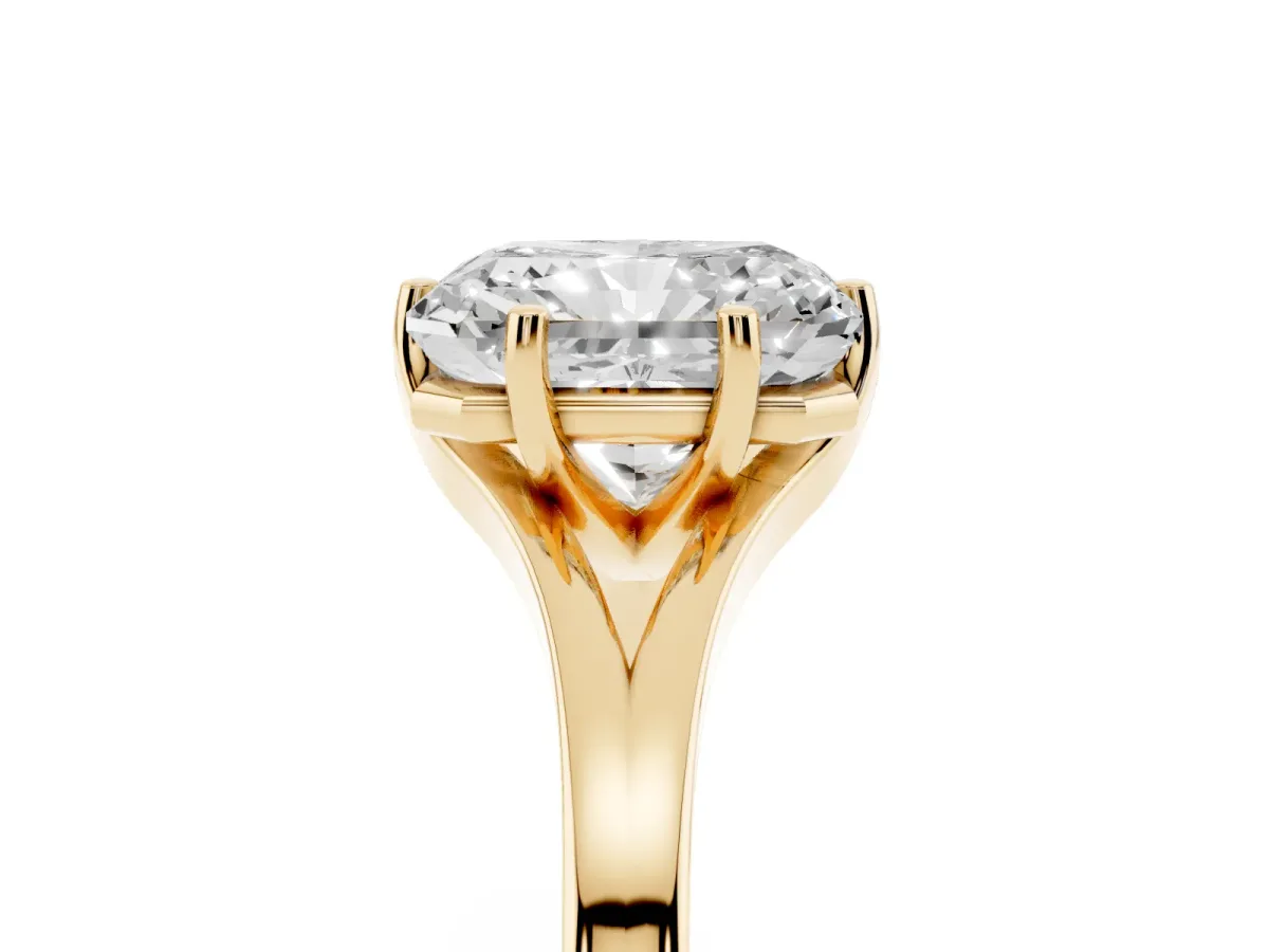 Radiant Cut Solitaire Diamond Ring with Six-Prong Setting and Tapered Band Yellow gold