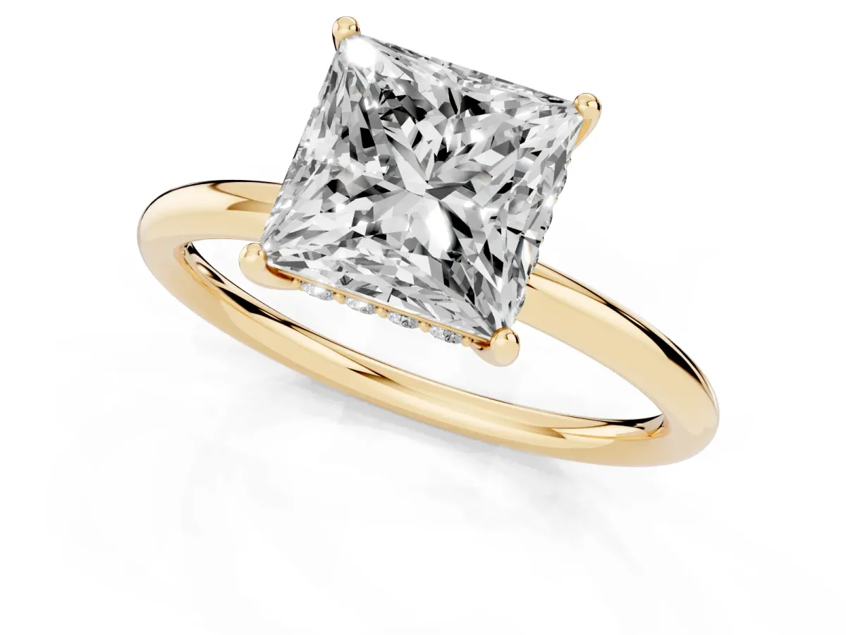 Princess Cut Solitaire Diamond Ring with a Classic Band and Four-Prong Setting Yellow gold