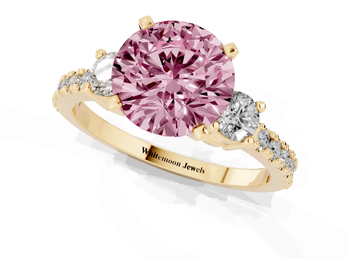 Fancy Pink Round Cut Three-Stone Diamond Pavé Band with Prong Setting Yellow gold