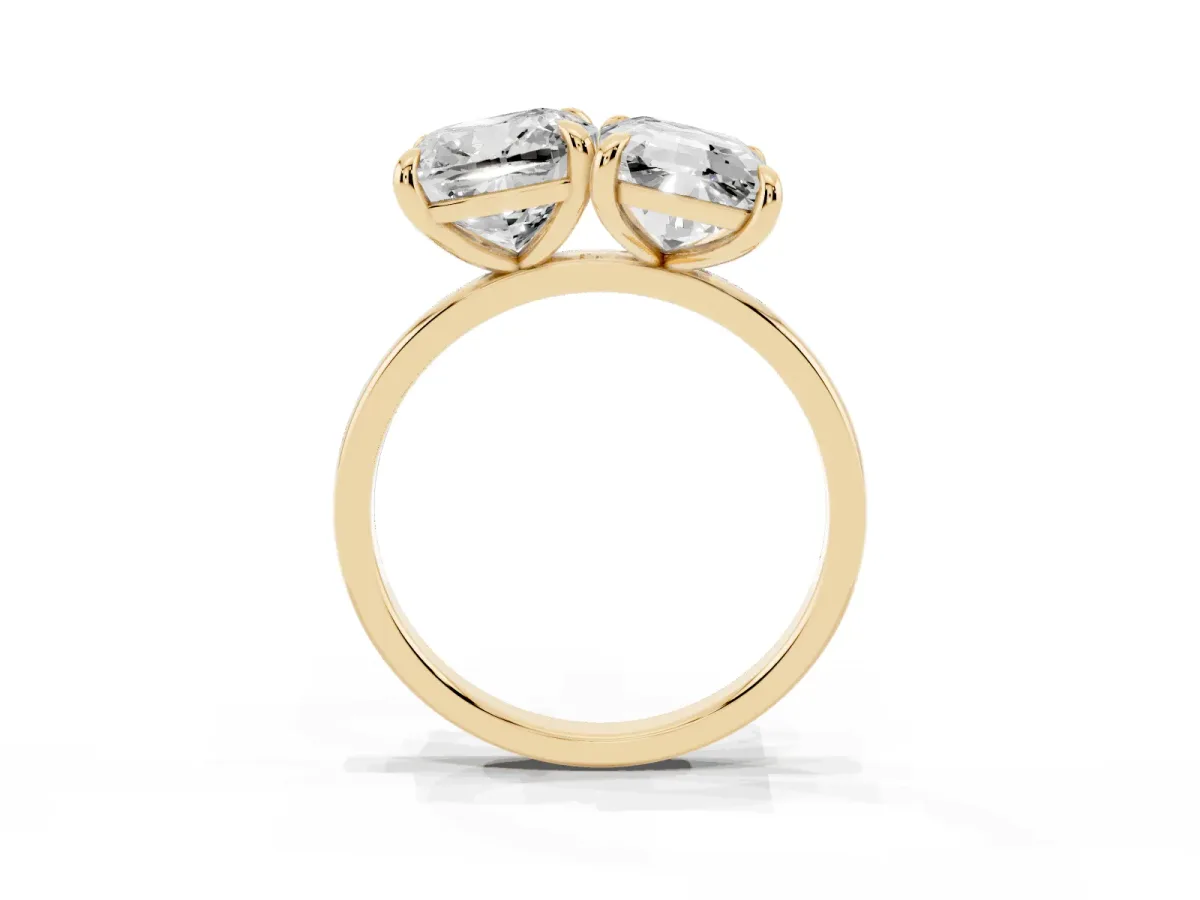 Cushion and Emerald Toi Moi Ring with Prong Setting and Plain Band Yellow gold