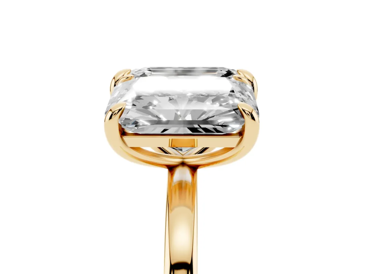 Emerald and Radiant Toi Moi Ring with Prong Setting and Plain Band Yellow gold