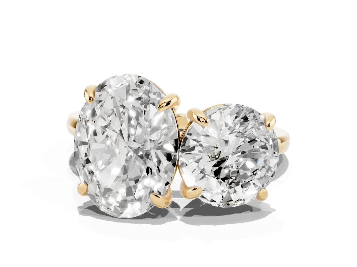 Round and Oval Toi Moi Ring with Prong Setting and Plain Band Yellow gold